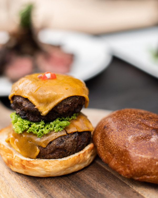 Kontiki-Restaurant-Cheeseburger-Singapore